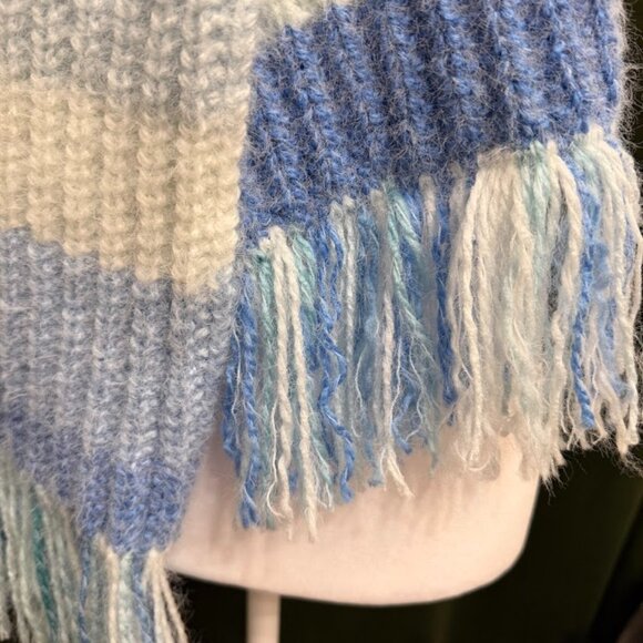 Handmade Soft Blue Ombre Knit Fringe Scarf - Picture 5 of 6
